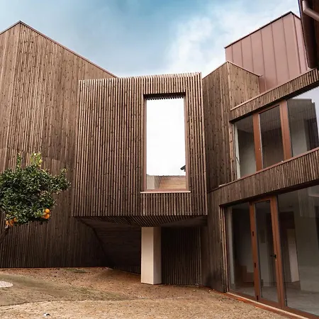 - Villa Paredes (Porto)