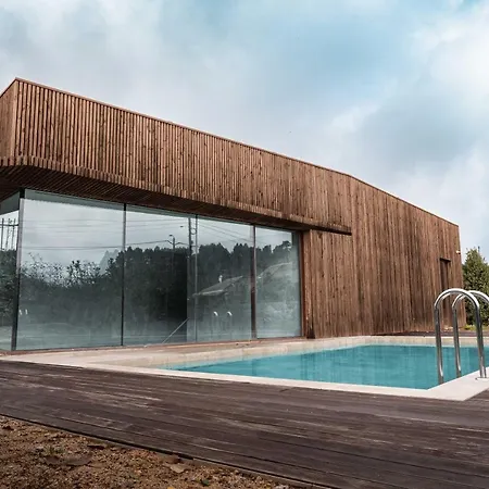 - Villa Paredes (Porto)