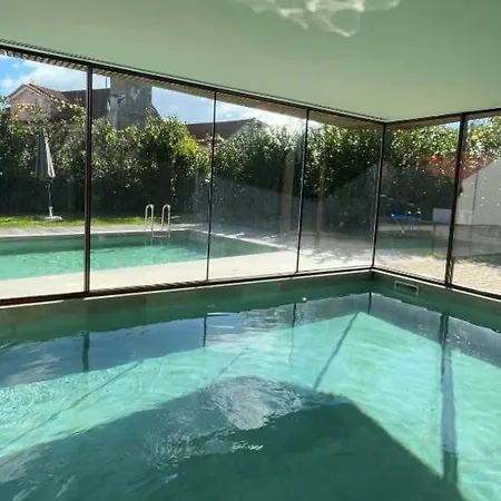 - Villa Paredes (Porto)