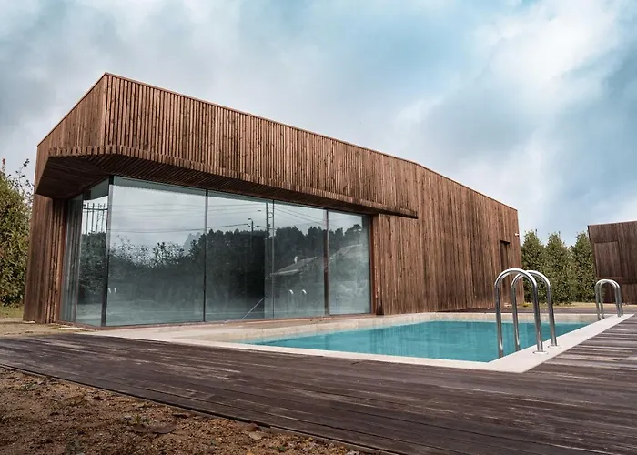 - Villa Paredes (Porto)